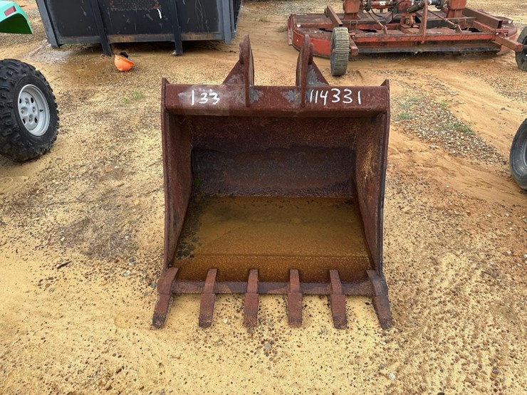 133---d.e.-36"-excavator-bucket-image-6