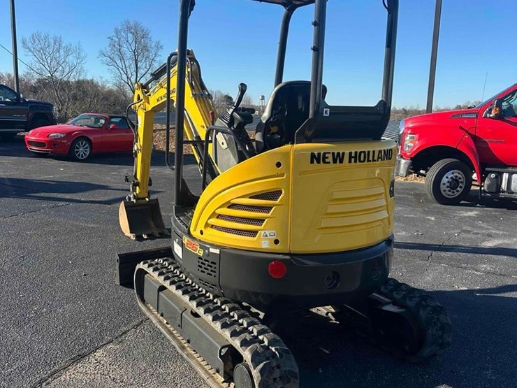 2020-new-holland-e26c-image-3