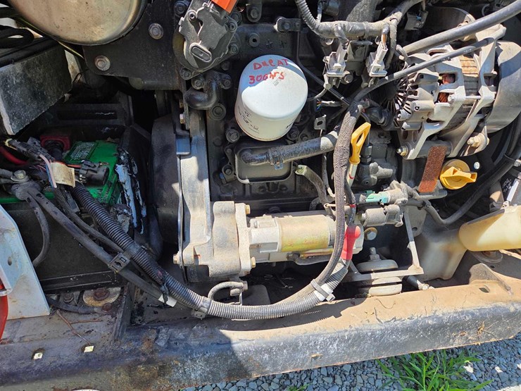 2015-bobcat-s450-skid-steer-image-21