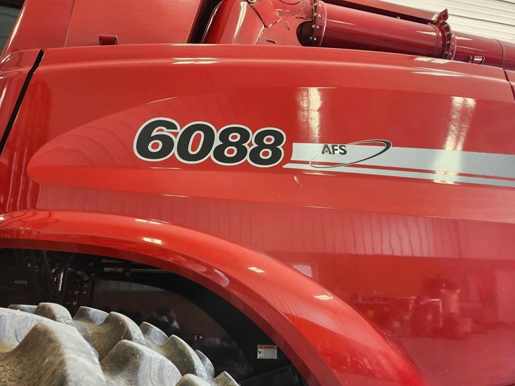 2009-case-ih-6088-image-2