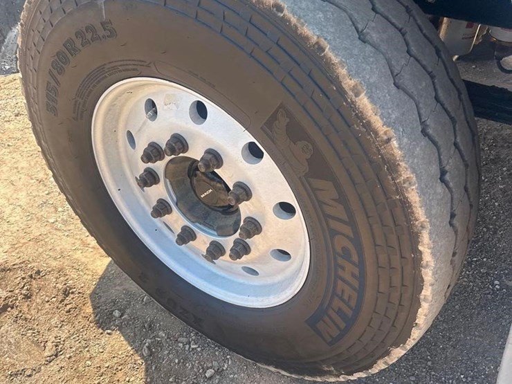 2021-mack-granite-64fr-image-9