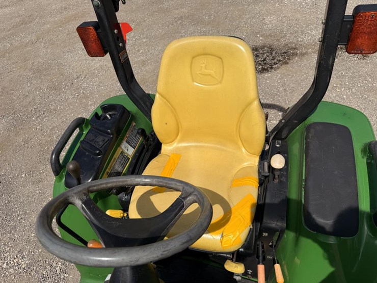 john-deere-3520-image-13
