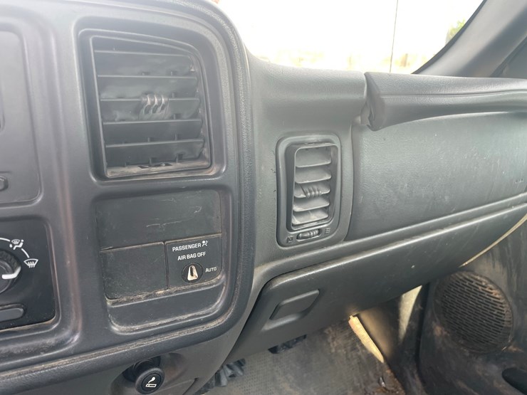 2003-chevrolet-silverado-image-29