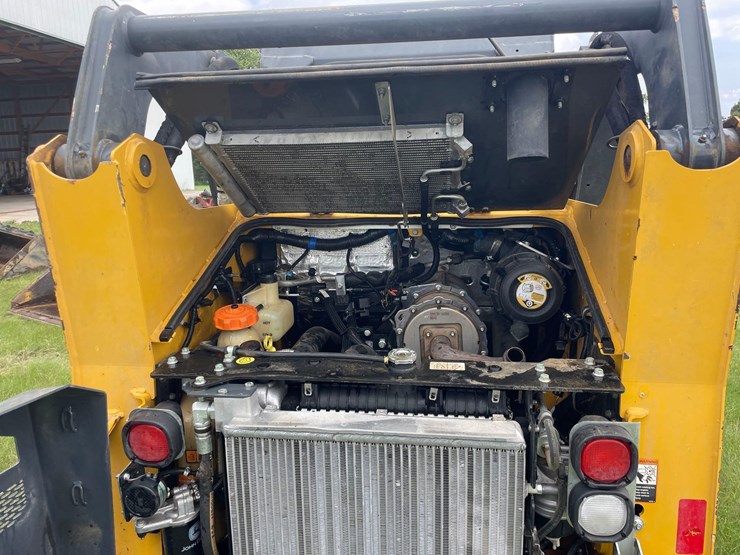 2019-deere-318g-image-29