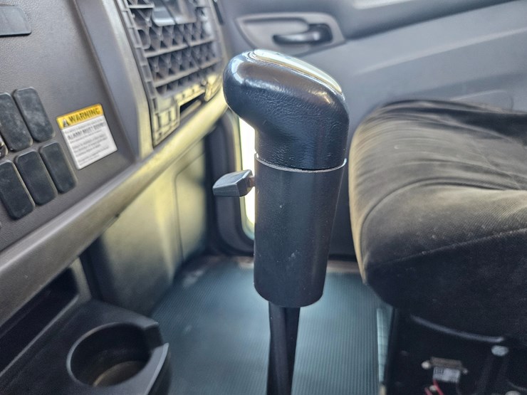 2012-peterbilt-382-image-87