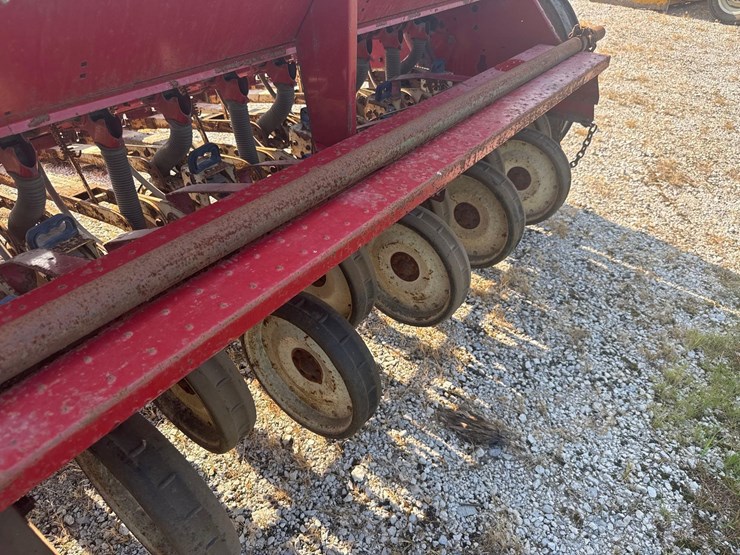 18x7-ih-510-grain-drill-image-15