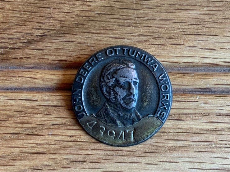 john-deere-ottumwa-works-employee-badge-image-1