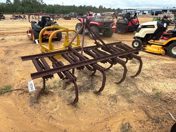 148---9-shank-spring-loaded-chisel-plow-image-3