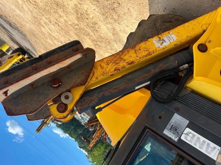 2008-new-holland-b110-image-25