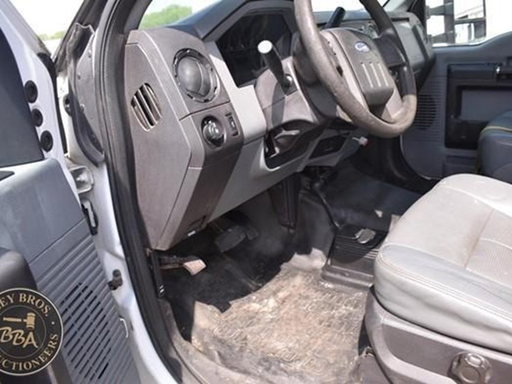 2013-ford-f550-image-89