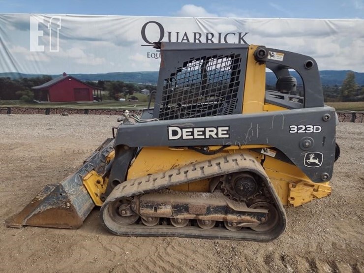 deere-323d-image-1