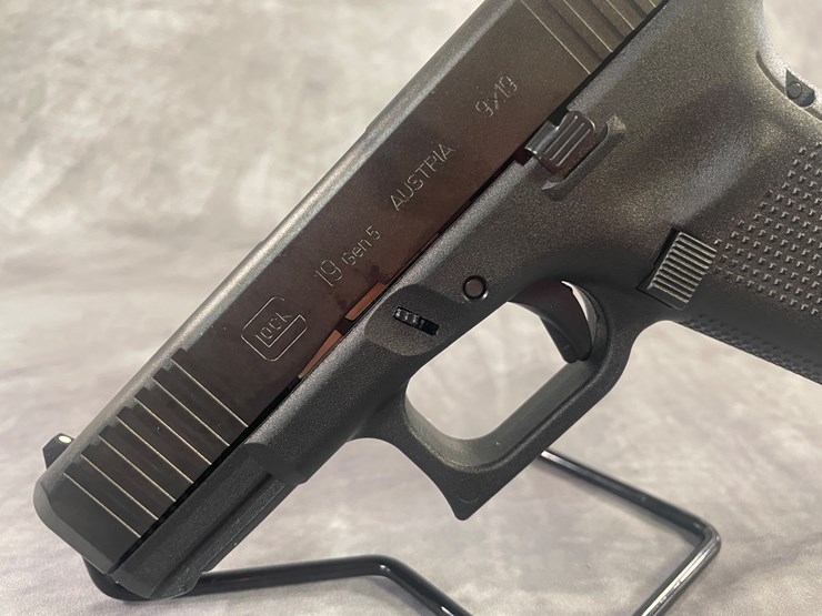 #4361-•-glock-model-19-gen-5-9mm-luger-pistol,-sn:-cesf245-image-8