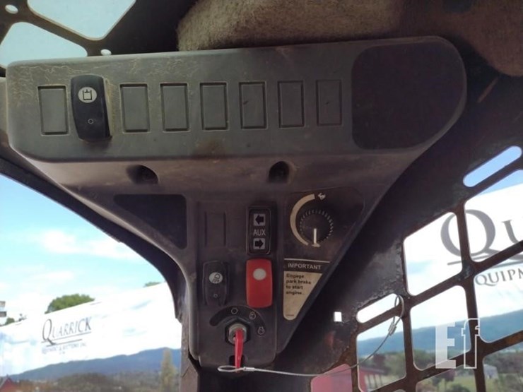 deere-323d-image-8