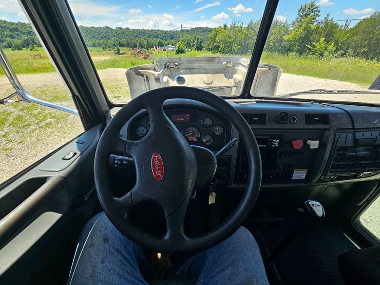2012-peterbilt-382-image-93
