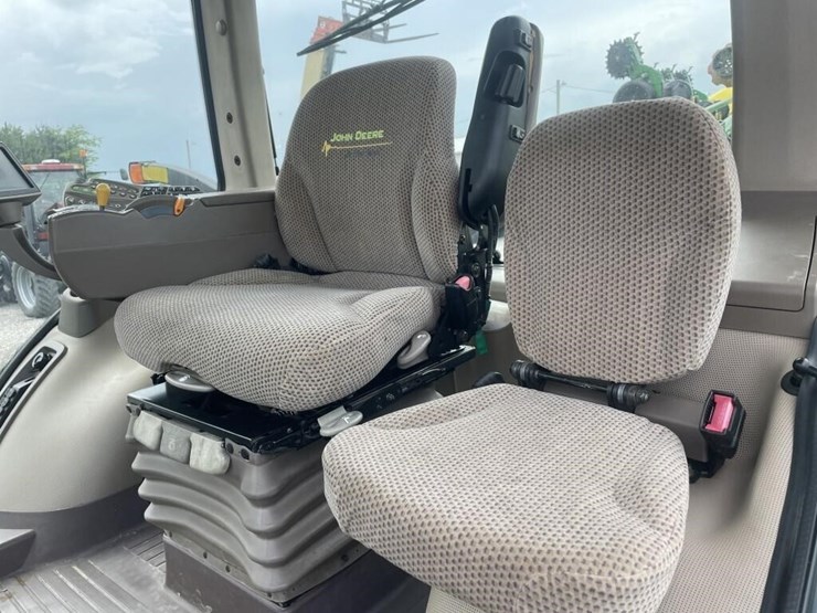 2011-john-deere-8335r-image-11