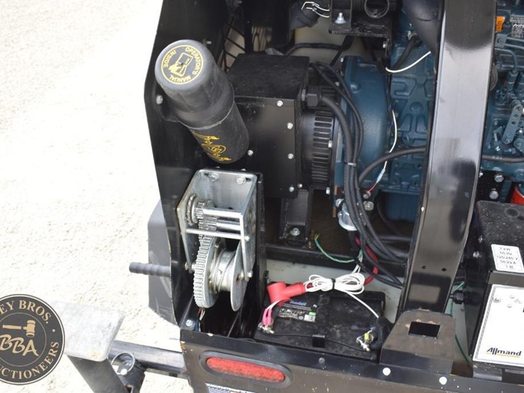 2019-allmand-bros-night-lite-v-series-image-21