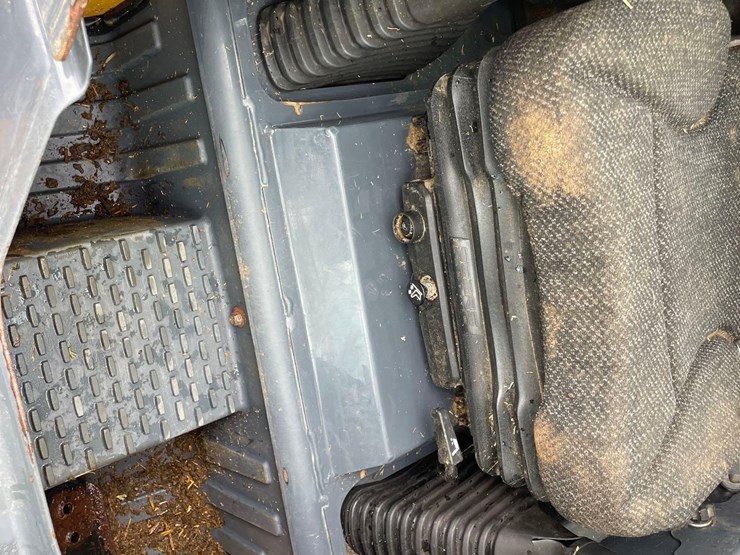 2019-deere-318g-image-38