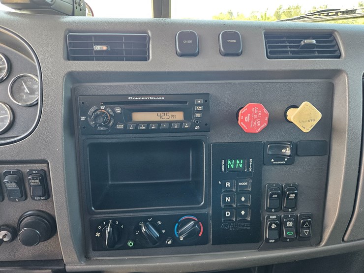 2012-peterbilt-382-image-90
