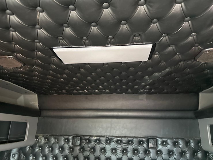 2019-kenworth-w900l-image-52