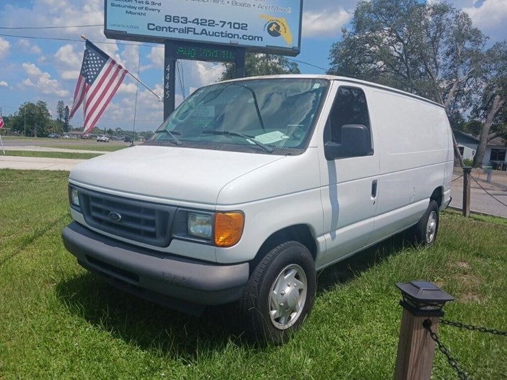 2007-ford-e-series-e-250-image-1