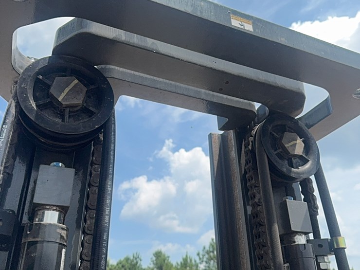 uni-carriers-5-ton-forklift-image-10