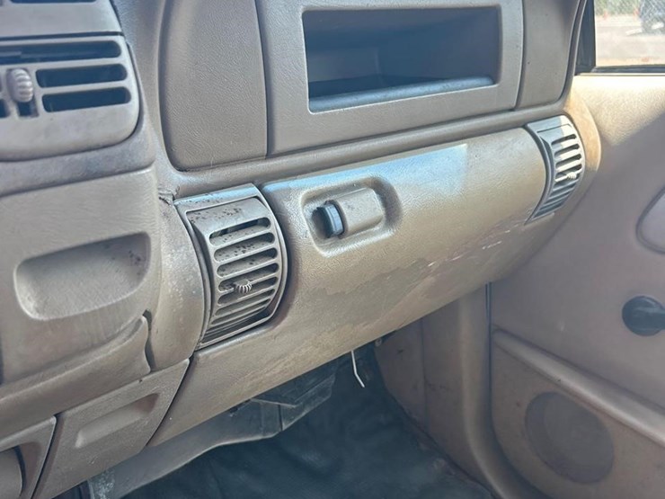 1999-chevrolet-3500-image-28