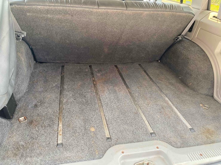 1992-jeep-cherokee limited--low-miles-image-18