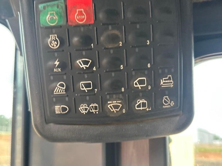 2013-deere-650k-lgp-image-28