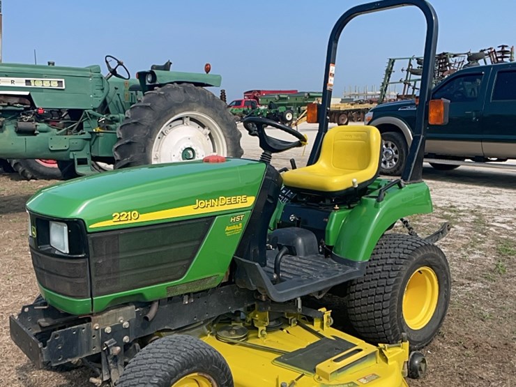 john-deere-2210-image-2