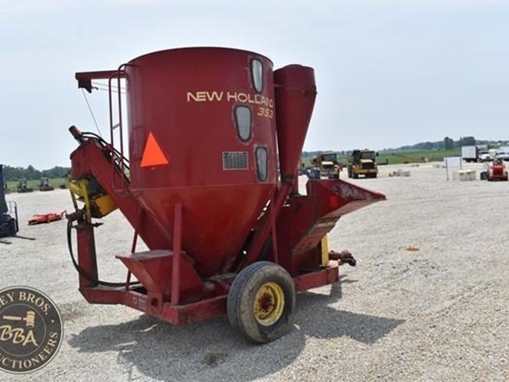 new-holland-353-image-16