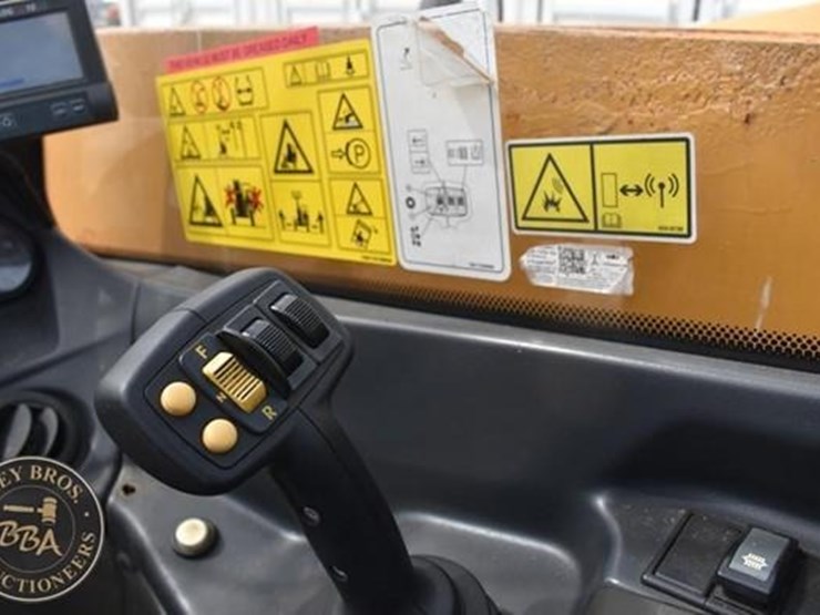 2014-caterpillar-th407c-image-42
