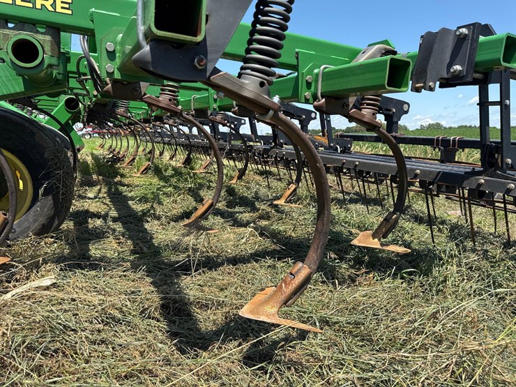 john-deere-2310-image-12