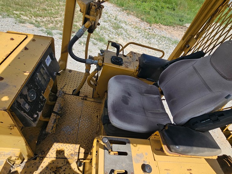 caterpillar-d4c-image-29