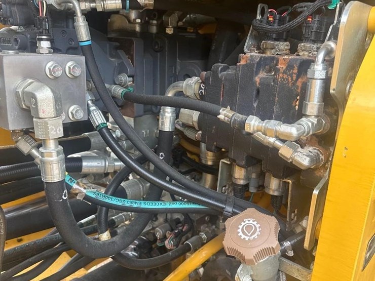 2020-deere-844l-image-22