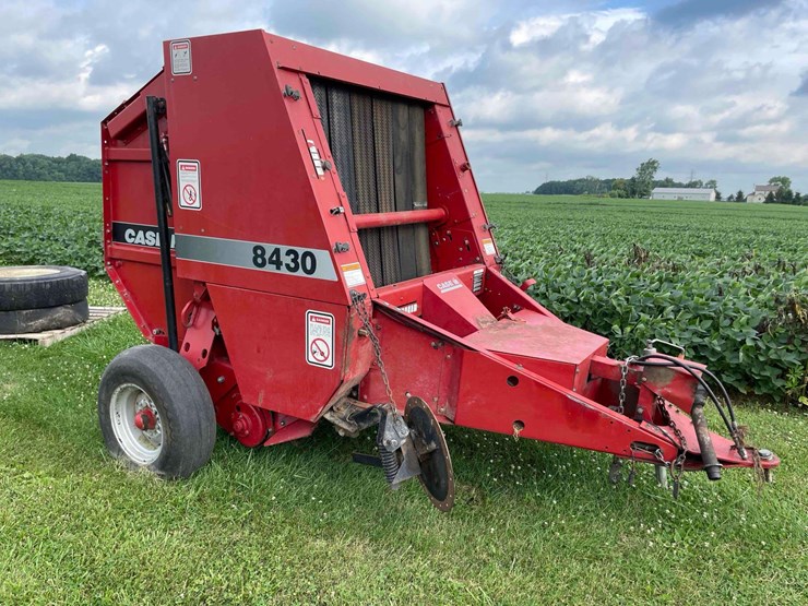case-8430-round-baler-image-1