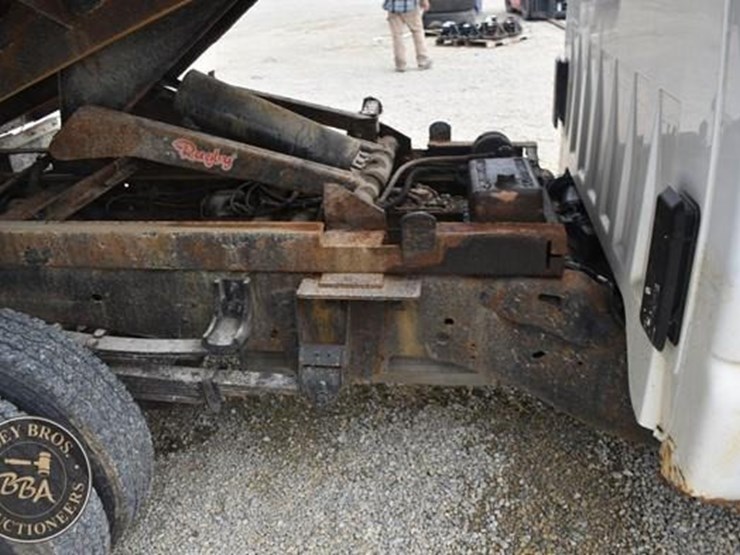 2005-chevrolet-3500-image-40