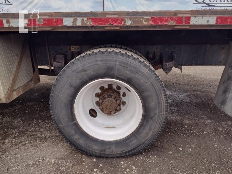 2013-peterbilt-337-image-32