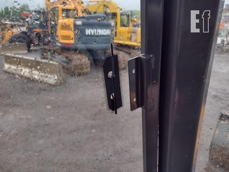 2019-case-580sn-image-16