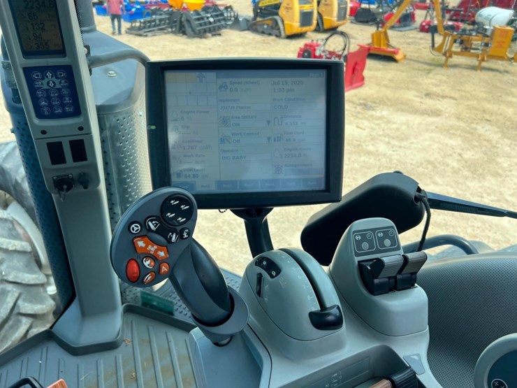 2024-new-holland-t8.410-image-18