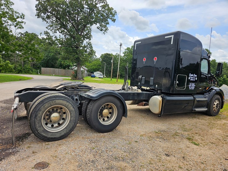 2018-peterbilt-579-image-24