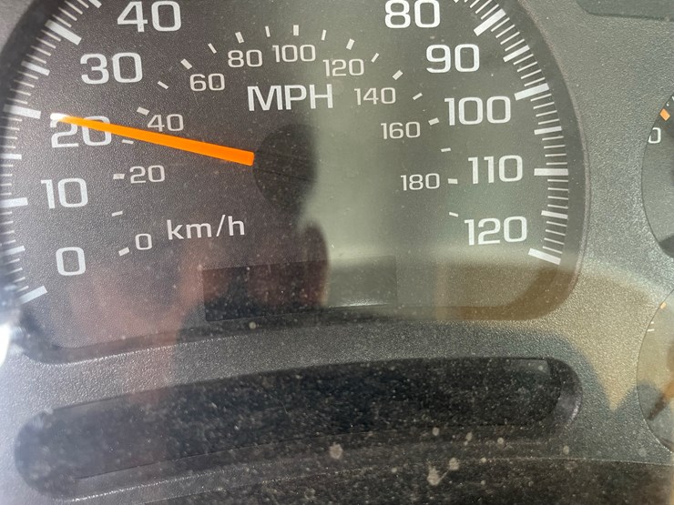 2003-chevrolet-silverado-image-33