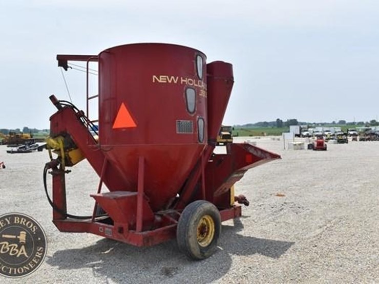 new-holland-353-image-15