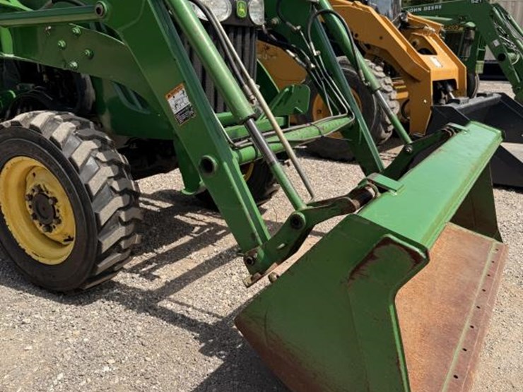 john-deere-3520-image-8