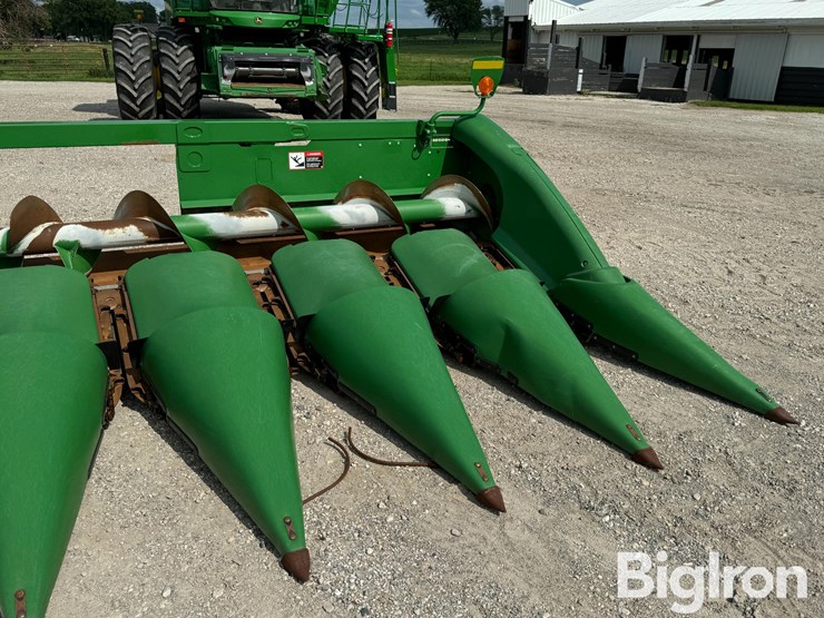 2020-john-deere-708c-image-9