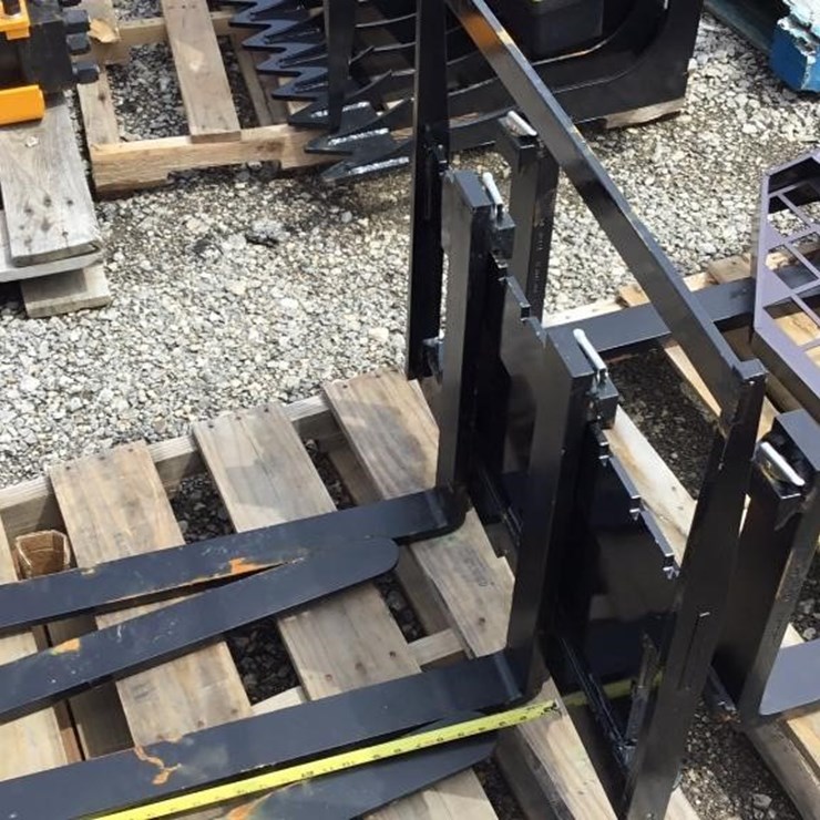 NEW GIYI Mini Skid Steer Fork Attachment