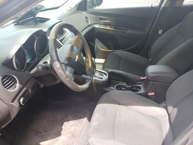 2011-chevrolet-cruze-runs/moves-lt-image-5