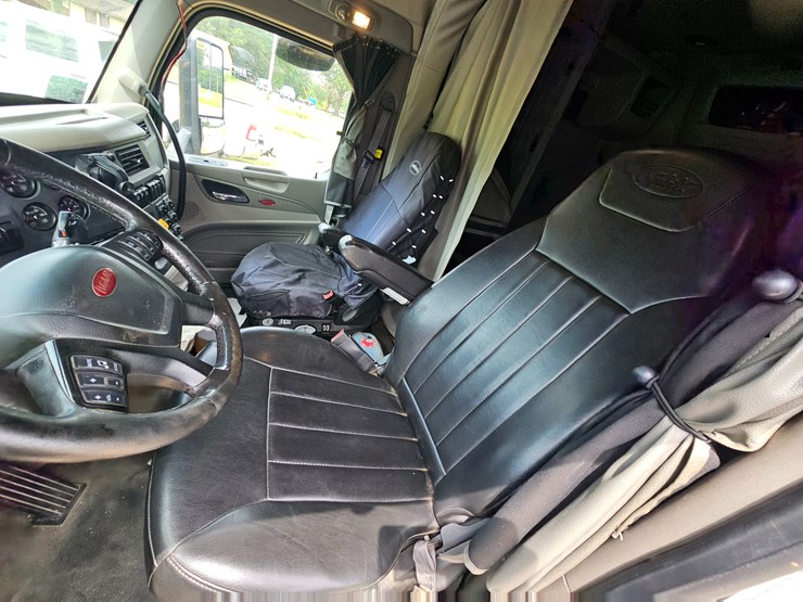 2018-peterbilt-579-image-60