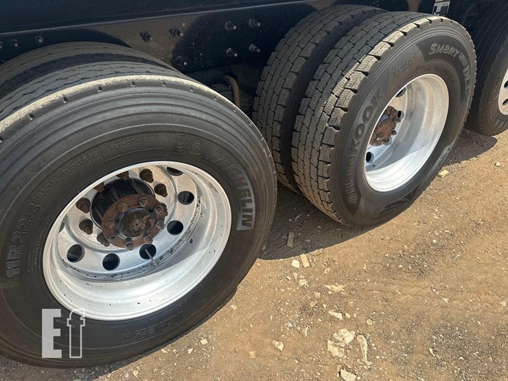 2021-mack-granite-64fr-image-16