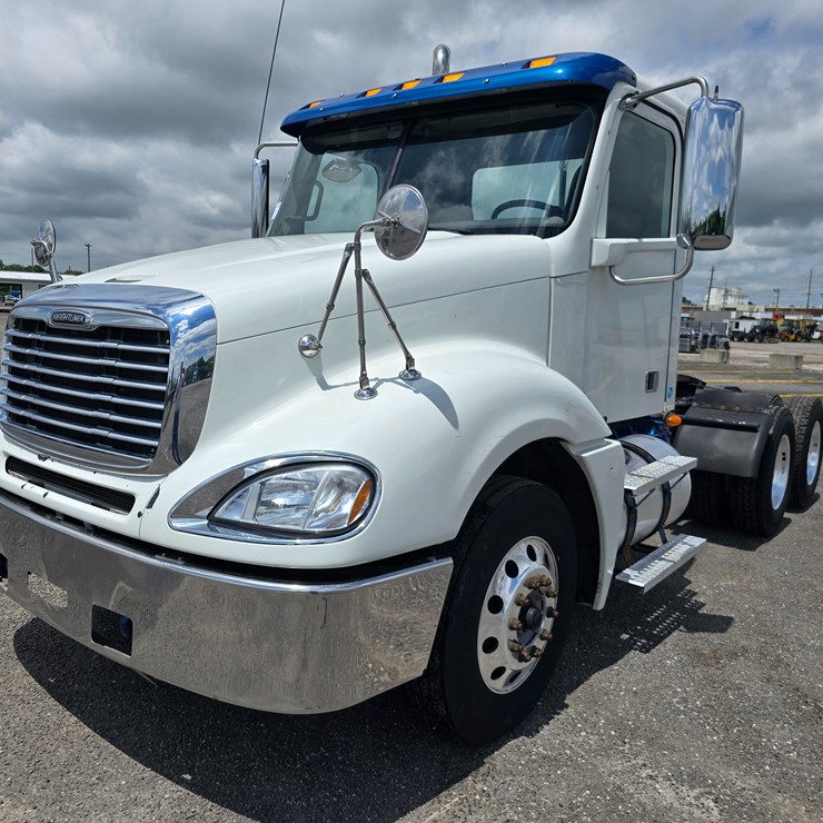 2020 FREIGHTLINER COLUMBIA 120