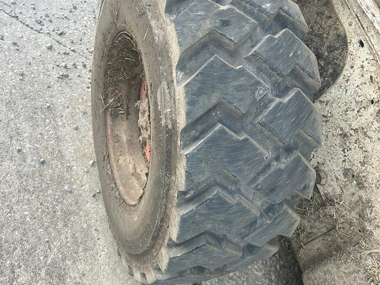 2012-bobcat-s750-image-14